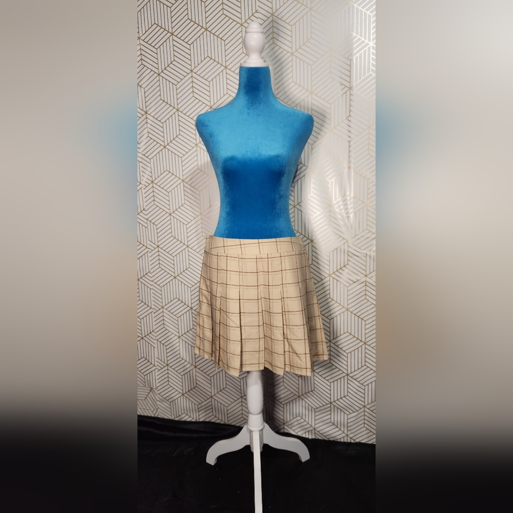 Womens tan plaid skirt (see description!)